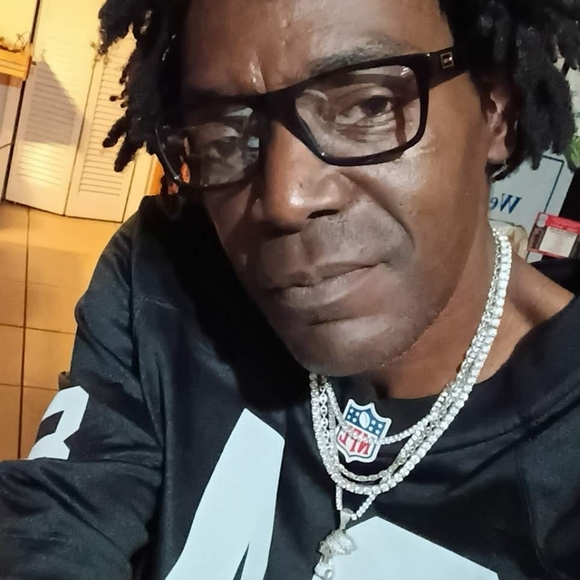 Meet your Posher, Carlo - Picture 8 of 10